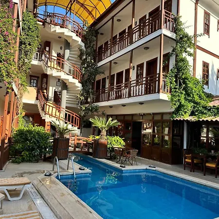 Karyatit Kaleici Hotel 2*