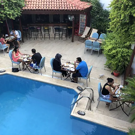 Karyatit Kaleici Hotell