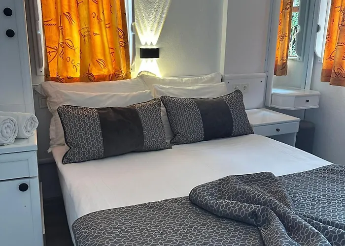 Karyatit Kaleici Hotell