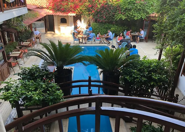 Karyatit Kaleici Hotell