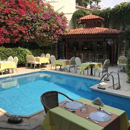 Karyatit Kaleici Otel 3*