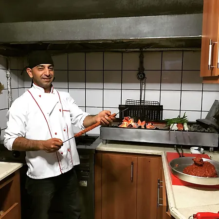 Karyatit Kaleici Otel 3*