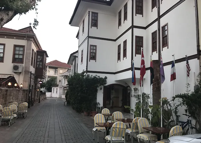 Karyatit Kaleici Antalya