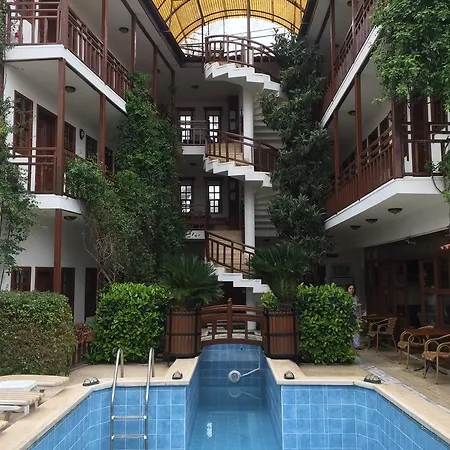 Hotell Karyatit Kaleici 2*